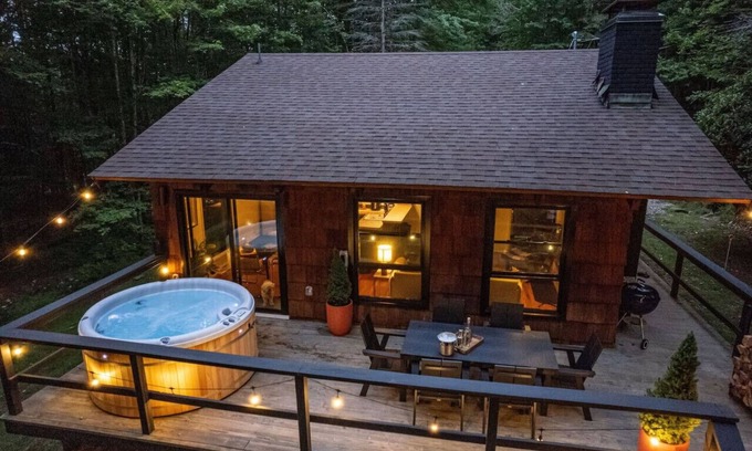 Denver Appartement | Destino Catskills Chalet - Hot Tub and Fire Place