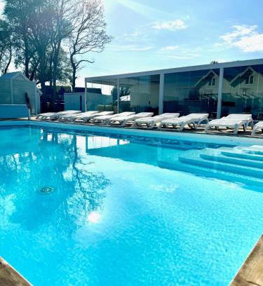 Mielno Maison | DESTINO wakacyjne domki-dwa podgrzewane baseny-drink bar