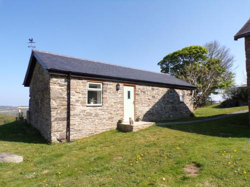 Cilgerran Maison | Detached barn with valley views near Cardigan