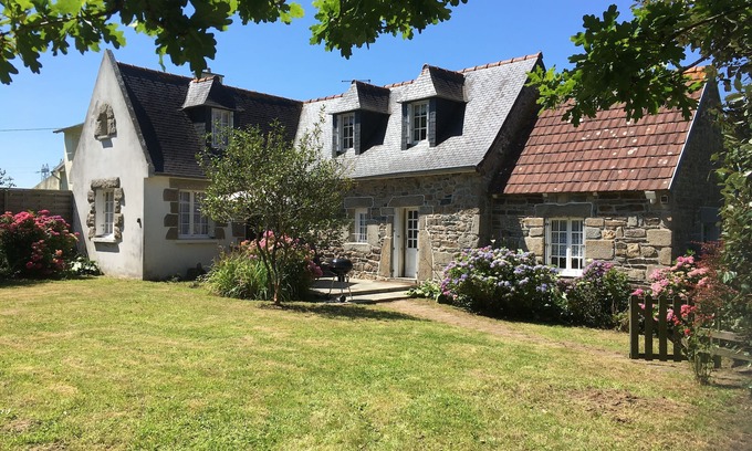 Rospez Maison | Maison Bretonne indépendante 6 Pers calme, jardin, proche Cote de Granit Rose