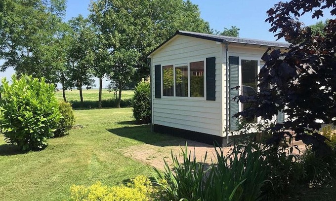 Tzummarum Chalet De Ski | Detached chalet with microwave near the Wadden Sea