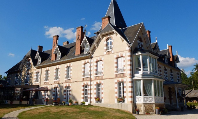 Neuvy-sur-Barangeon Appartement | gîte indépendant dans château en Sologne (18)