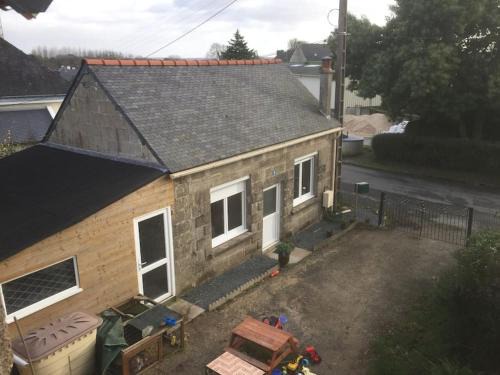 Plumeliau Appartement | Detached cottage on the edge of town