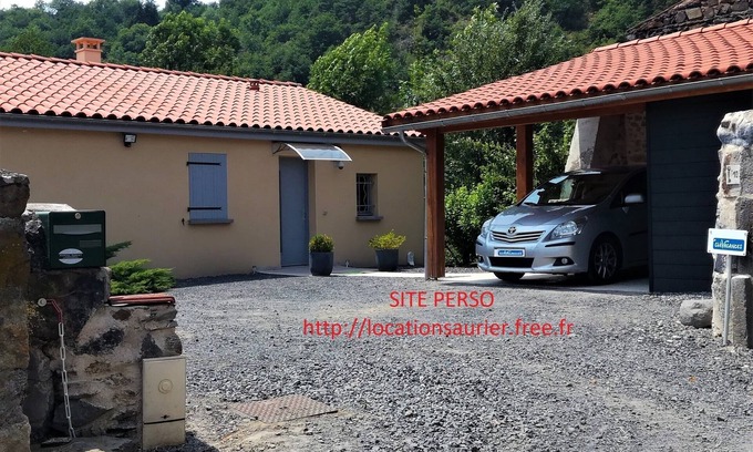 Saurier Maison | Maison de campagne indépendante, au milieu des montagnes, en Auvergne