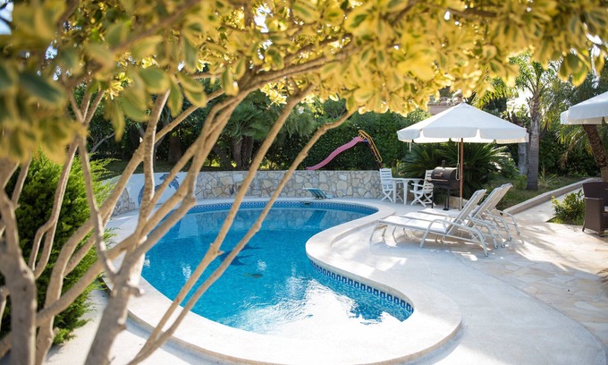 Siesta Maison | Maison individuelle avec piscine - 1 minute à pied de la plage