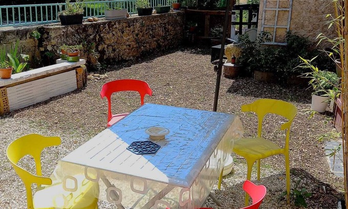 Condat-sur-Trincou Maison | Detached house in Dordogne, Périgord Vert, swimming pool and fireplace depending on season
