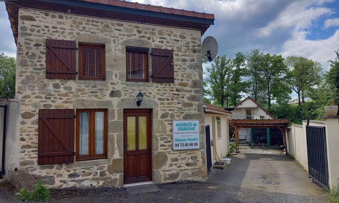 Jassat Maison | Detached house 3 km from shops.2 bedrooms, pets OK +11€ LA NUIT/SPAS.