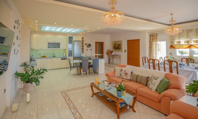 Ierapetra Maison | Detached housein sunny Ierapetra,five minutesfrom the sea