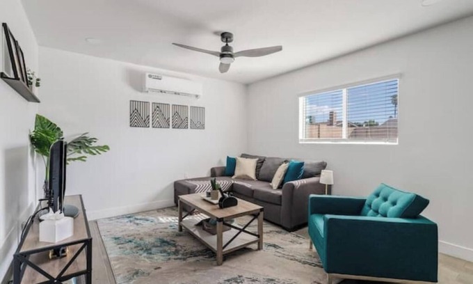 Mesa Maison | Detached Private Guesthouse - Full Kitchen, 1BD + 1BA, Parking Spot - Sleeps 2
