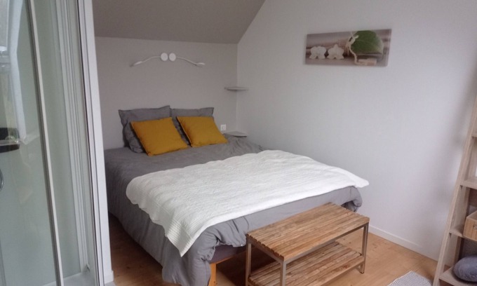 Pleyben Maison | Detached room in the countryside, access close to N164