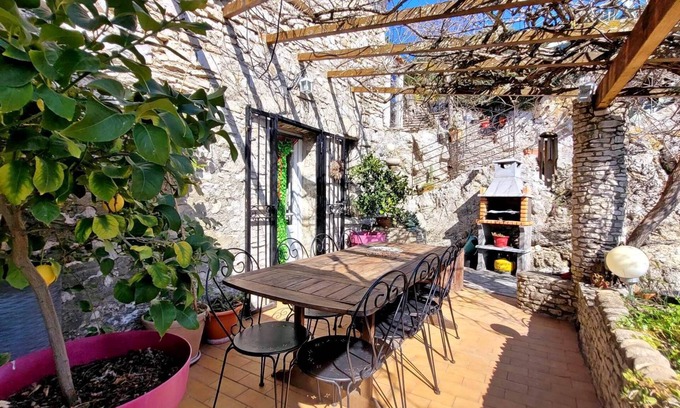 Lussan Maison | Hameau de l'Uzège du XVIe s. repensé artistiquement XXIème