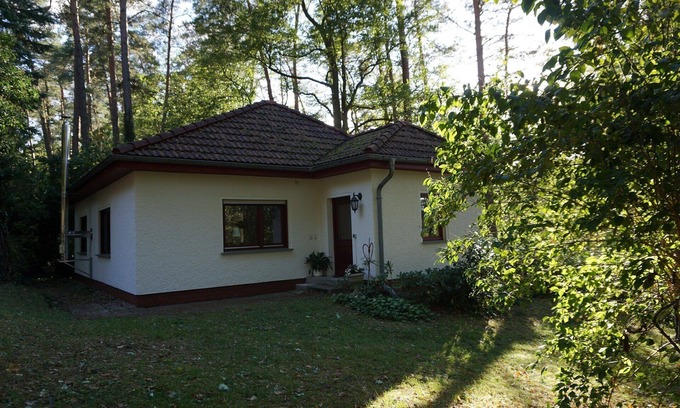 Waldsieversdorf Maison | Maison de vacances indépendante (4 + 2 pers.): Cheminée * Passerelle * Terrasse * Forêt * Accès au lac * Clôturé