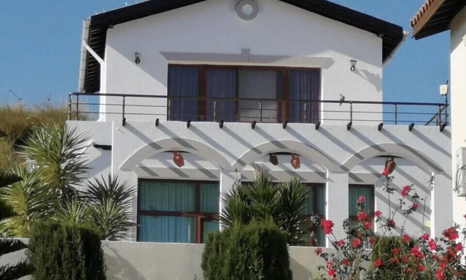 Bahceli Villa | 3 chambres ~ 3 EnSuite ~ 4 piscines ~ Gym ~ Tennis ~ Restaurant ~ * Wifi (voir notes)