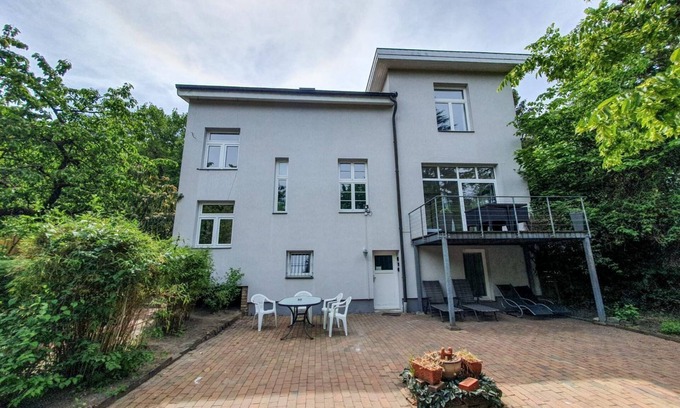 Gehlsdorf Maison | Deutsche Villa mit Sauna und Großem Garten, Kamine, Spielplatz, Kostenlose Stellplätze - Deutsche