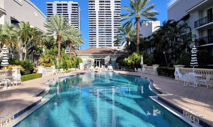 Downtown West Palm Beach Copropriété | "Pure Paradise" Condo de luxe w / piscine à quelques pas de la Place Ville! 1 mile de la plage!
