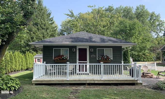 Geneva-on-the-Lake Cottage | DewDrop Cottage: marchez jusqu'au Strip! 2 lits 1 salle de bain, 7 couchages