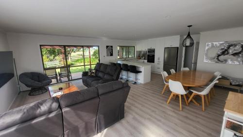 Whakatu Maison | Dewdrop Cottage