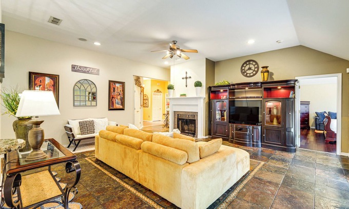 Crowley Maison | DFW Fun Awaits: Family Home in Crowley!