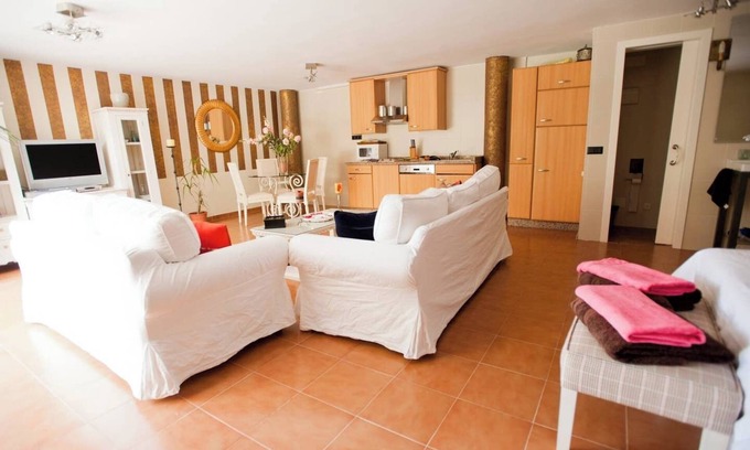 Dos Hermanas Appartement | Dhalia Vacation Home
