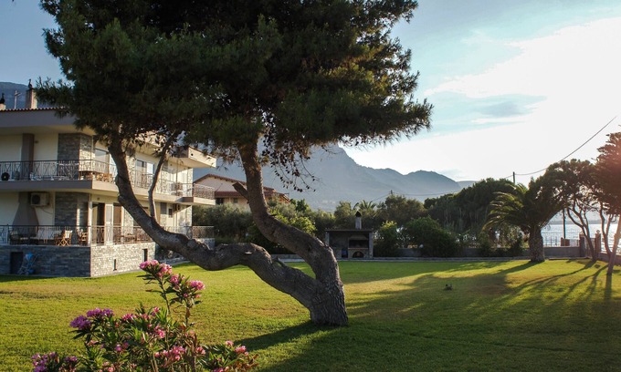 Sarakiniko Appartement | Diakopto en bord de mer, appartement 2BR extra confort (Punda Beach)