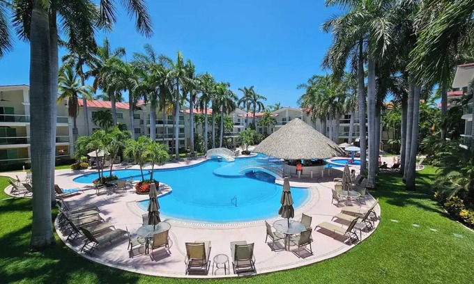 Puerto Marques Appartement | Diamante Lakes Condominium, across the street from Arena GNP