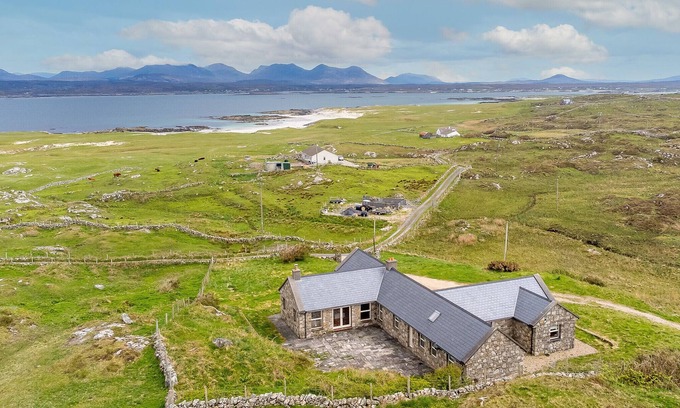 Ballyconneely Maison | Diamond Cottage Mannin luxurious spacious property