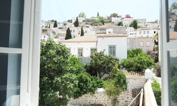 Hydra Appartement | Diamond Suite, in the town
