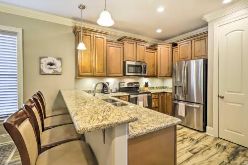Diamondhead Appartement | Diamondhead Condo - Marina, Pool Access and Golfing!