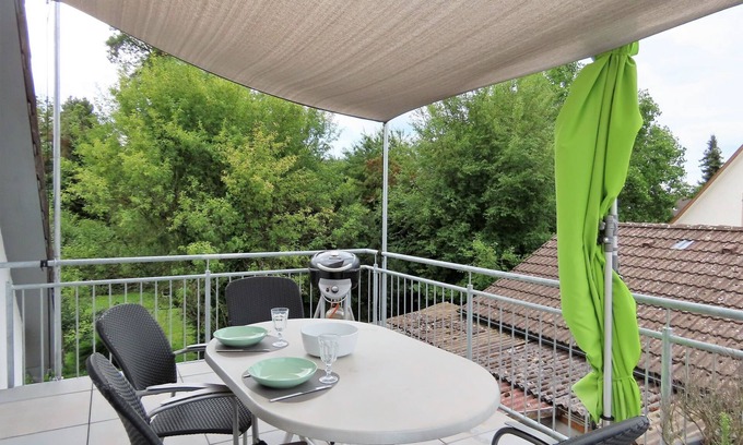 Salem Appartement | Die Stilvoll Eingerichtete Unterkunft Befindet Sich in Einem Ruhigen Wohnviertel