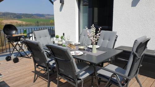 Heringhausen Maison | diemelblick acht - Ferienhaus für 6 Personen mit Sauna, Garten und Dachterrasse - Wäschepakete inklusive!