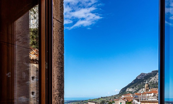 Trentinara Appartement | Dimora del Duca Luxury apartment- minutes from Paestum and wonderful beaches