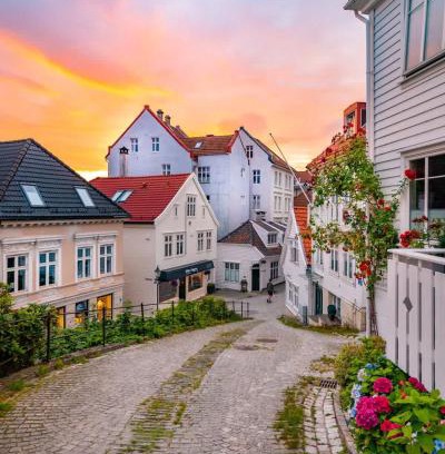 Bergen City Centre Appartement | Dinbnb Homes I Historical 1850 House