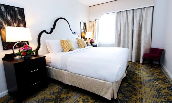 Kalorama Heights Hôtel | Dine in Style at Our Onsite Restaurant, A Short Walk from Major Attractions