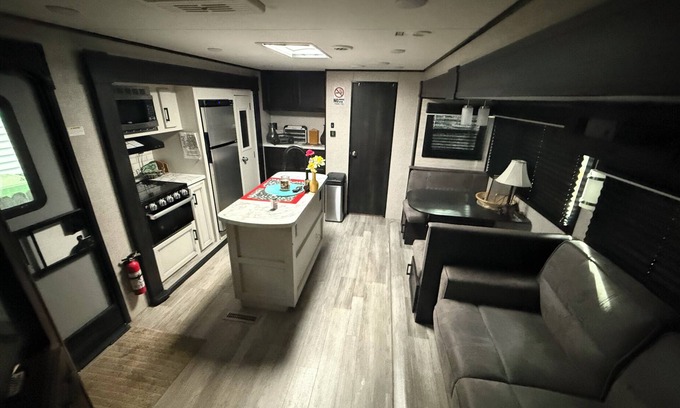 Summerhill Maison | Dinner Is Served! Charming Luxe Trailer w/WiFi, Heat & AC @ the Heart of Atlanta