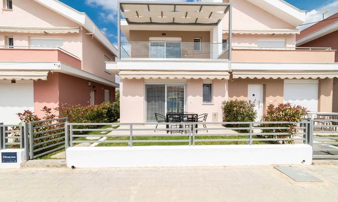 Ofrinion Villa | Two-Bedroom Duplex with Garden, Dionysos Residential Complex