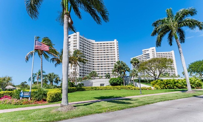 Marco Island Copropriété | Direct bchfrt 2-bedroom condo in welcoming Marco Island with WiFi, fitness room
