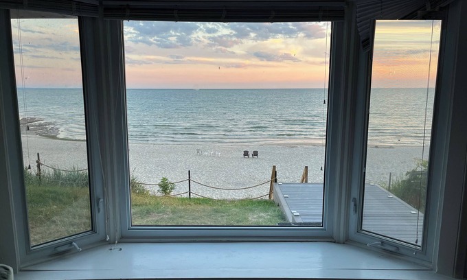 Wainfleet Maison | Direct beachfront home with stairs to private beach!