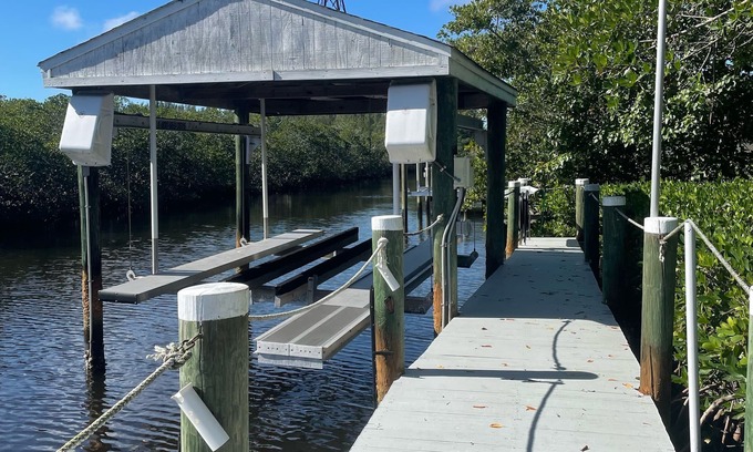 Pine Island Center Maison | Direct Gulf Access Island Retreat - Boat Lift, No Bridges, Convenient Location!