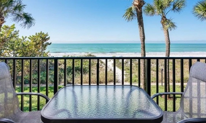 Independence Square Copropriété | DIRECT Gulf Front! NOT Overlooking Pool! Expansive Views of Gulf North & South.