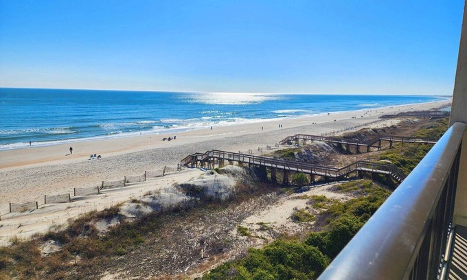 Litchfield by the Sea Copropriété | Direct Ocean Front à Litchfield par la mer. Rare 2 chambres et 2 porches en bord de mer!