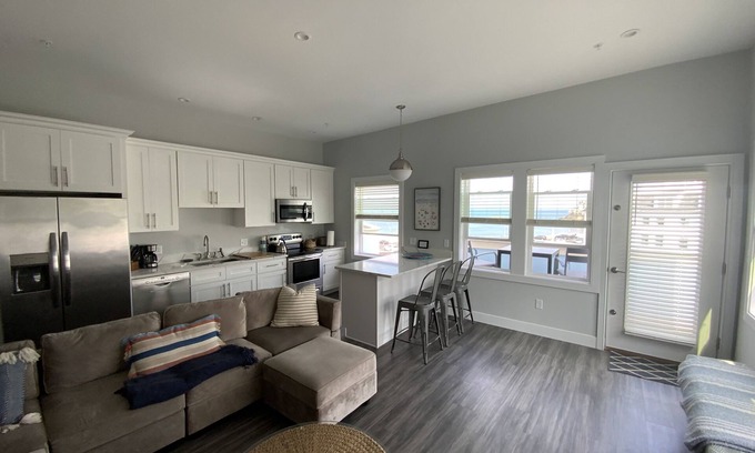 Hull Maison | Direct Ocean Front Condo with large wrap around balcony