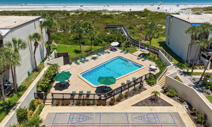 Butler Beach Copropriété | Direct Ocean View, Steps to beach, Modern Updates
