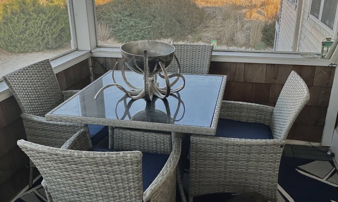 Dewey Beach Copropriété | Direct Ocean Views from your bed & screened-in deck.Pet friendly! 2br 2bth
