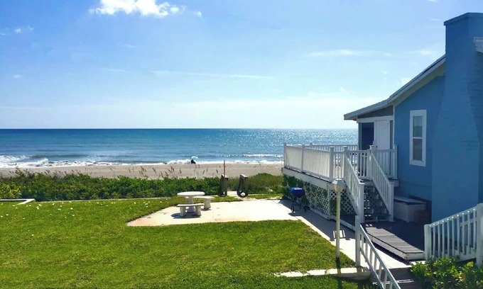 Interchange Square Maison | Direct Oceanfront with Secluded privacy