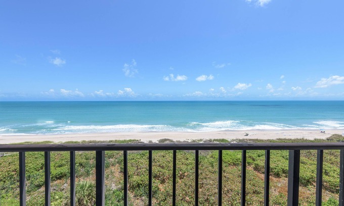 Fort Pierce Shores Copropriété | Condo Luxe Direct Oceanfront sur North Hutchinson Island