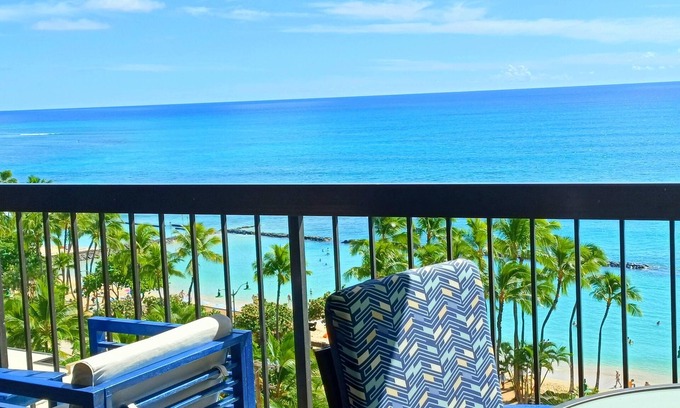 Diamond Head - Kapahulu - St. Louis Hôtel | Direct Oceanfront in the Heart of Waikiki! Spectacular New Custom Reno!!!