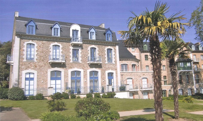 Dinard Appartement | Direct Priory Park -Vue exceptional beach St Malo St Servan Solidor
