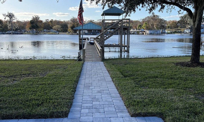 Astor Maison | Direct St John’s River getaway located in no wake zone with dockage