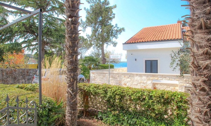 Dajla Appartement | Directement sur la mer Adriatique avec jardin, barbecue, terrasse privée