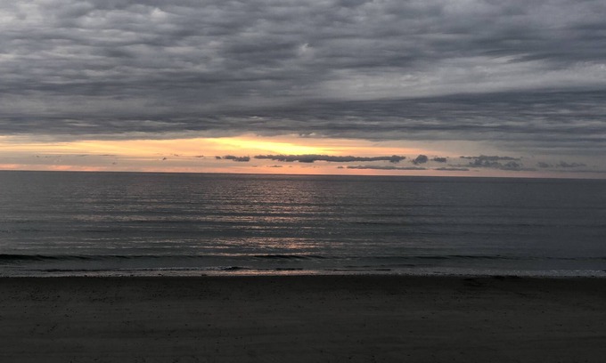 Hull Copropriété | Directly on the beach! Fully renovated and all amenitities